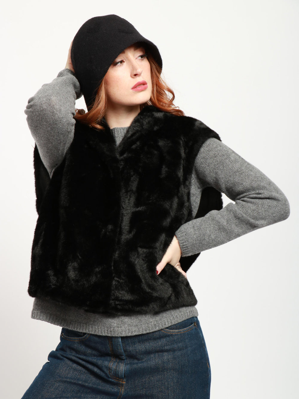 Jamilla Gilet in Ecopelliccia Nera con Cappuccio Nero