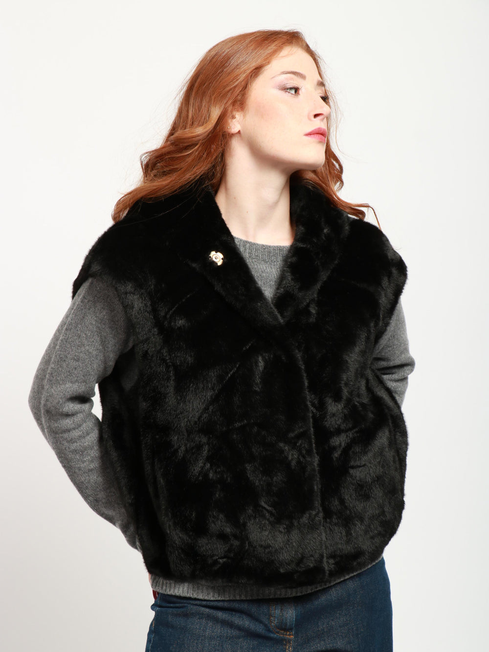 Jamilla Gilet in Ecopelliccia Nera con Cappuccio Nero