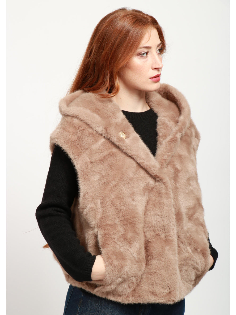 Jamilla Gilet in Ecopelliccia Nocciola con Cappuccio Fango