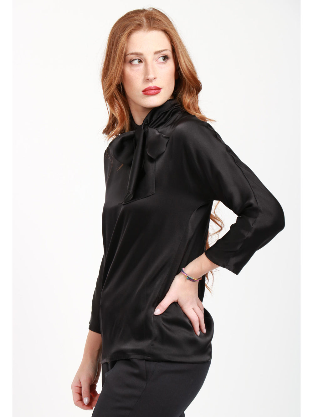 JUCCA Blusa in Seta Nera con Fiocco Nero