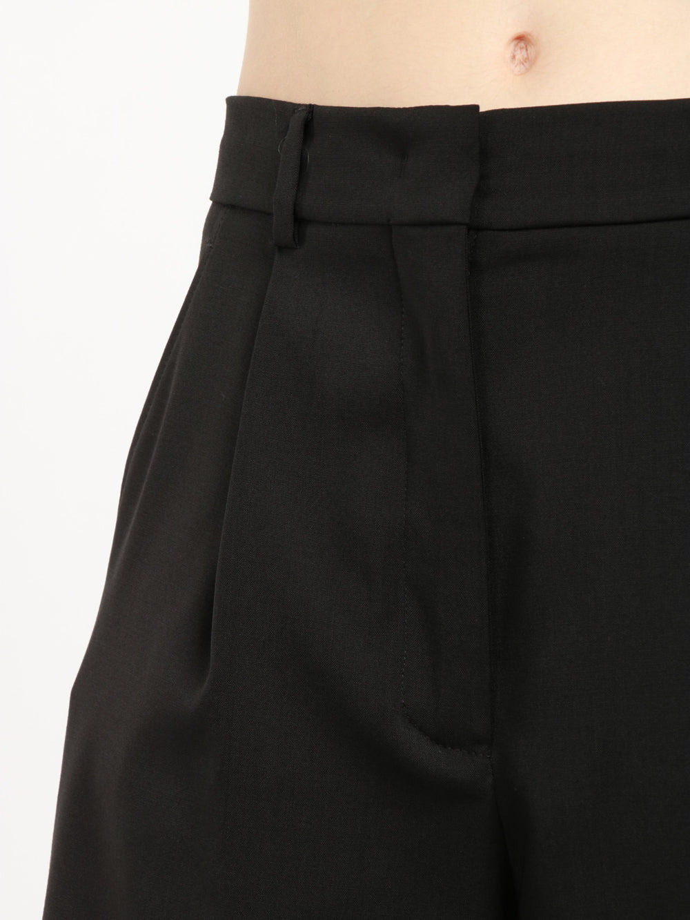 Nabulus Bermuda Shorts in Black Wool Canvas with Pleats